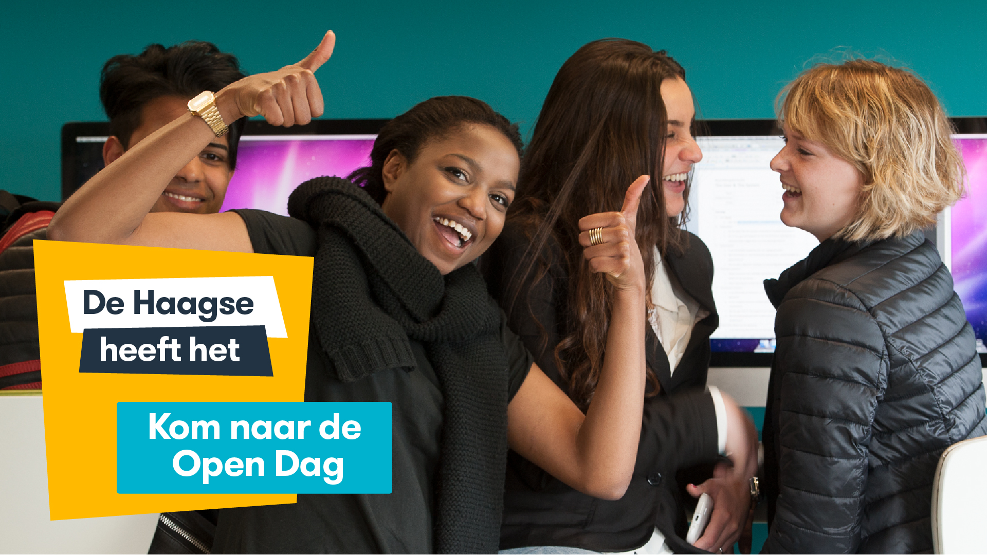 blije studenten met thumbs up