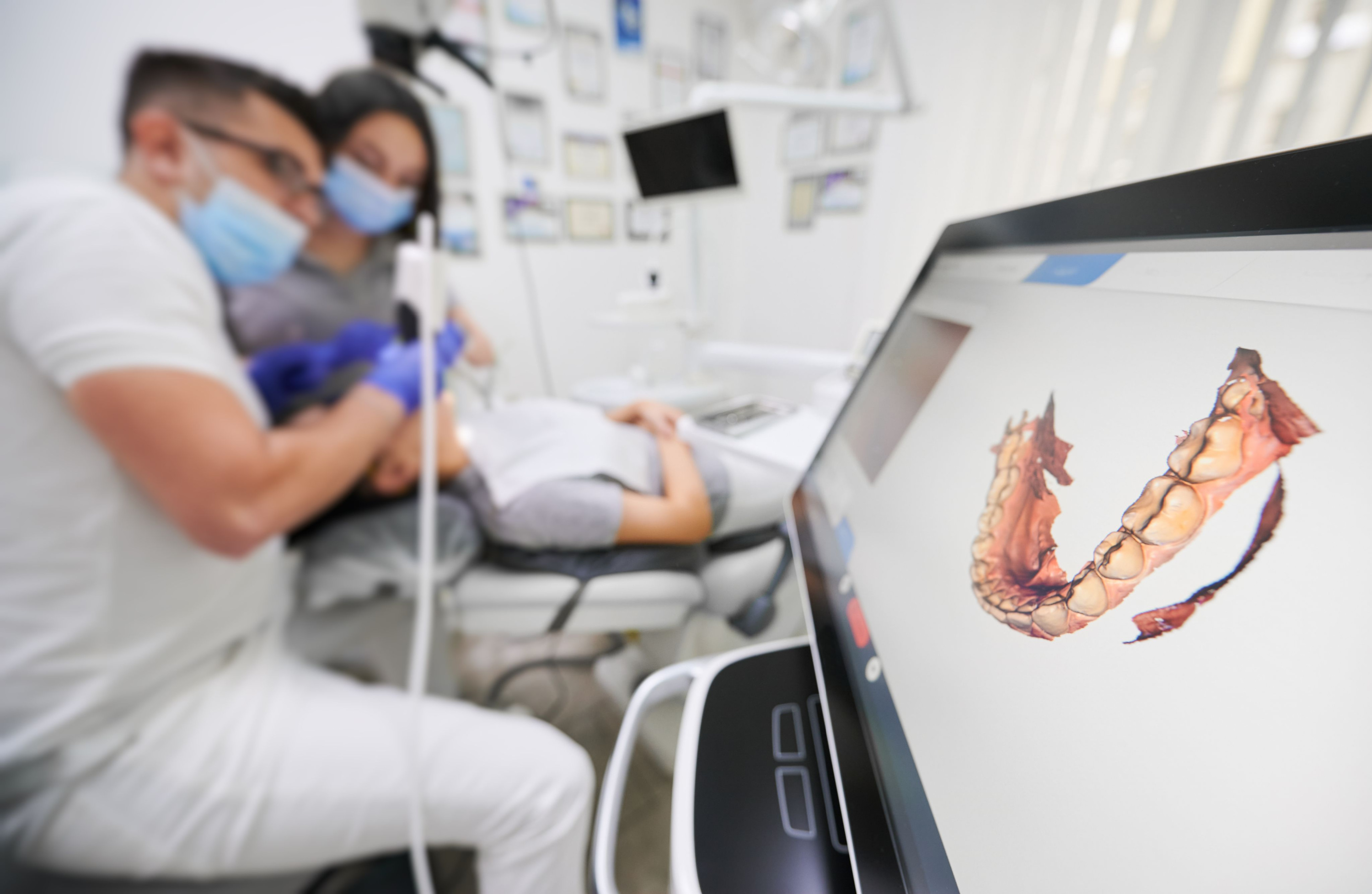Technologie voor Gezondheidszorg, tandarts scant de tanden van een patiënt