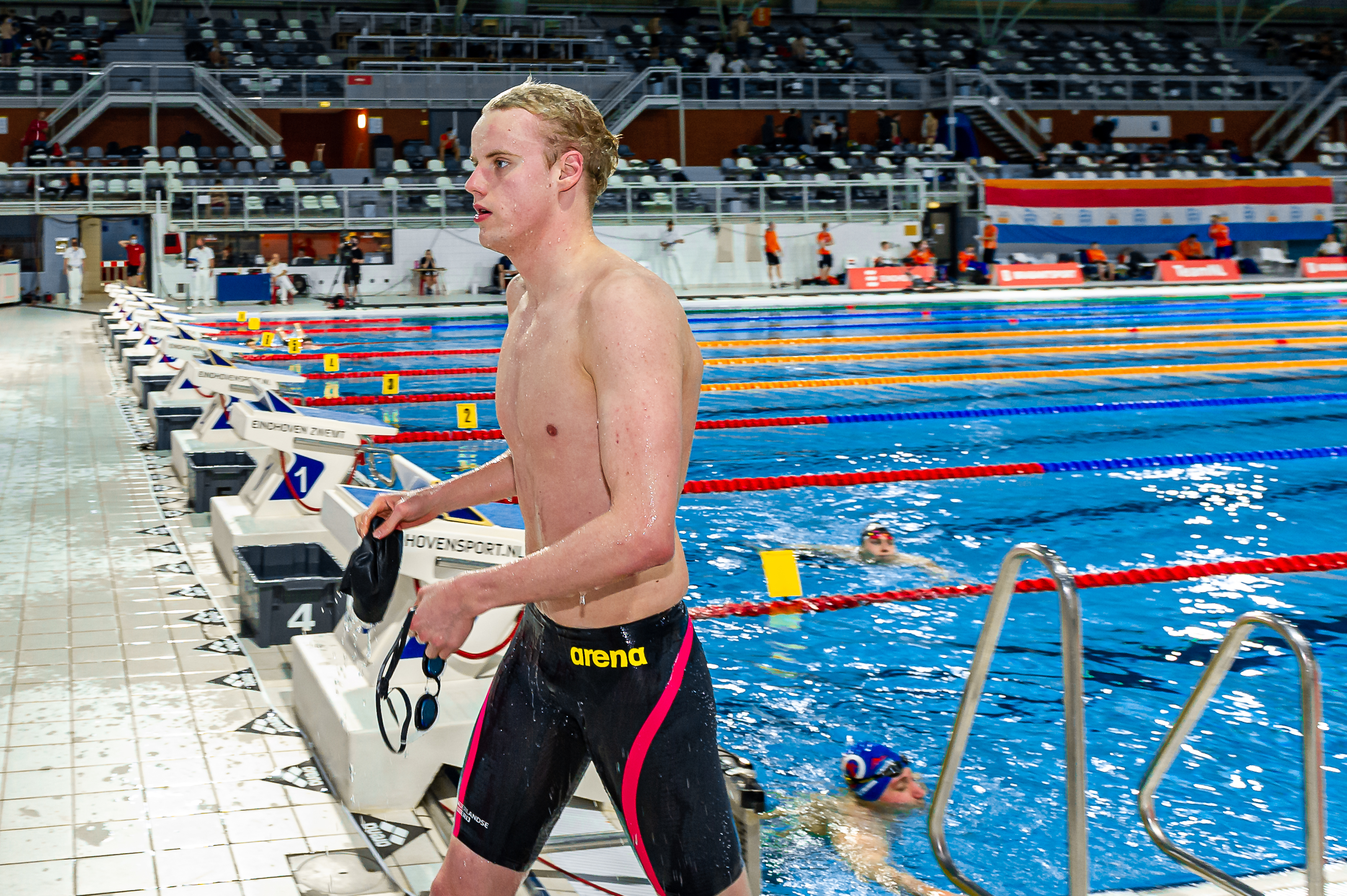 Thomas Jansen loopt uit zwembad