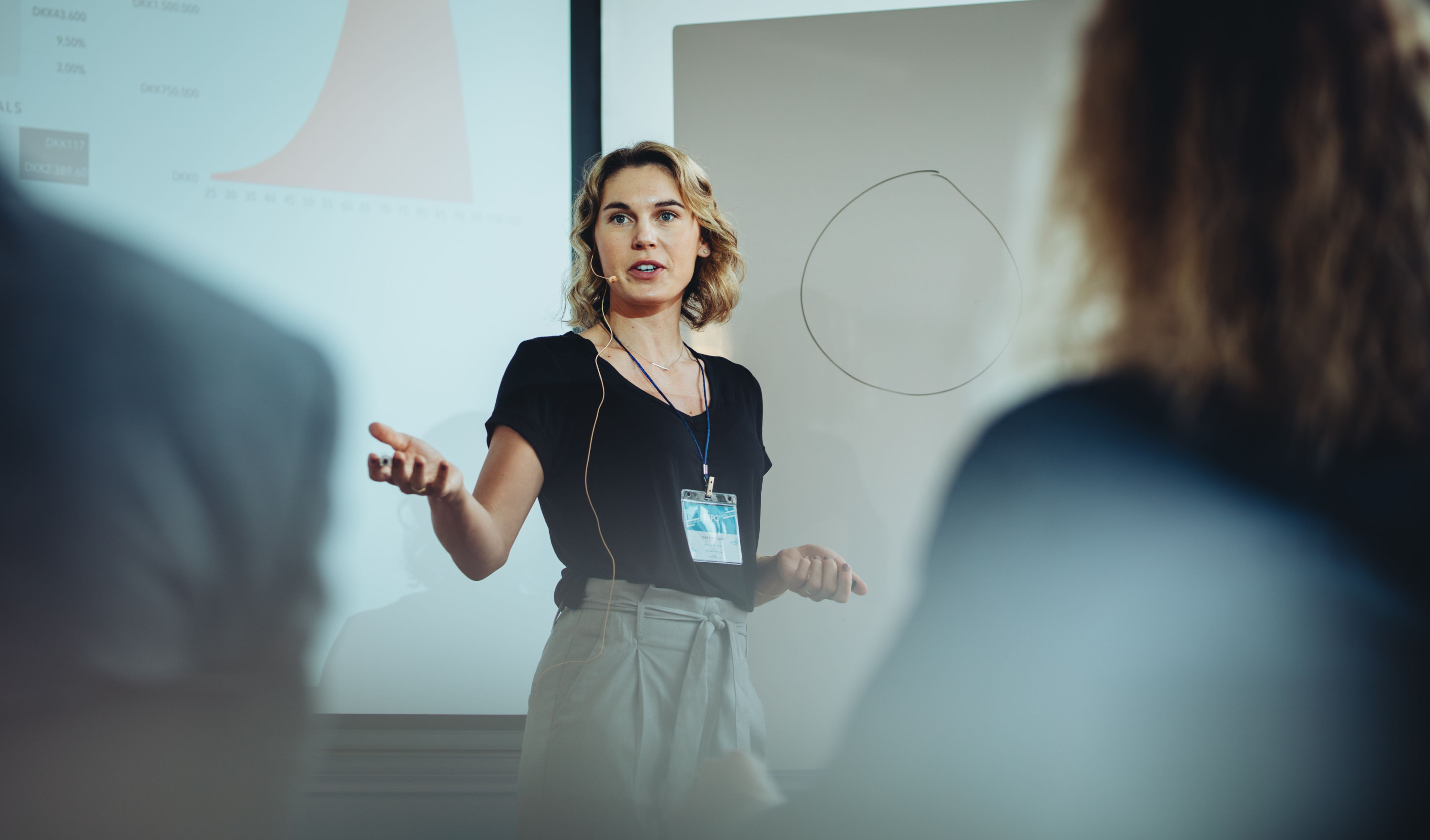 Master Organisatiecoaching, een coach spreekt voor een team