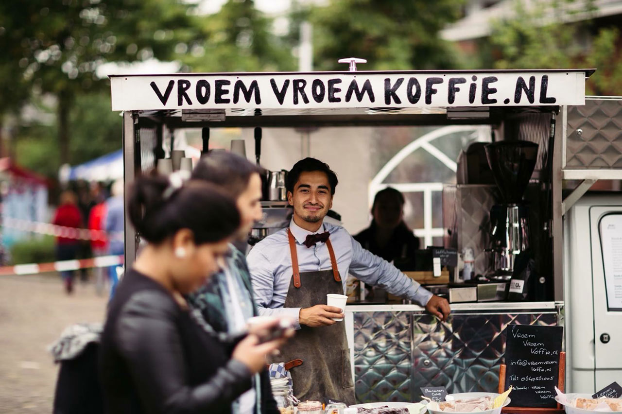 Business student voor VroemVroem koffiekar