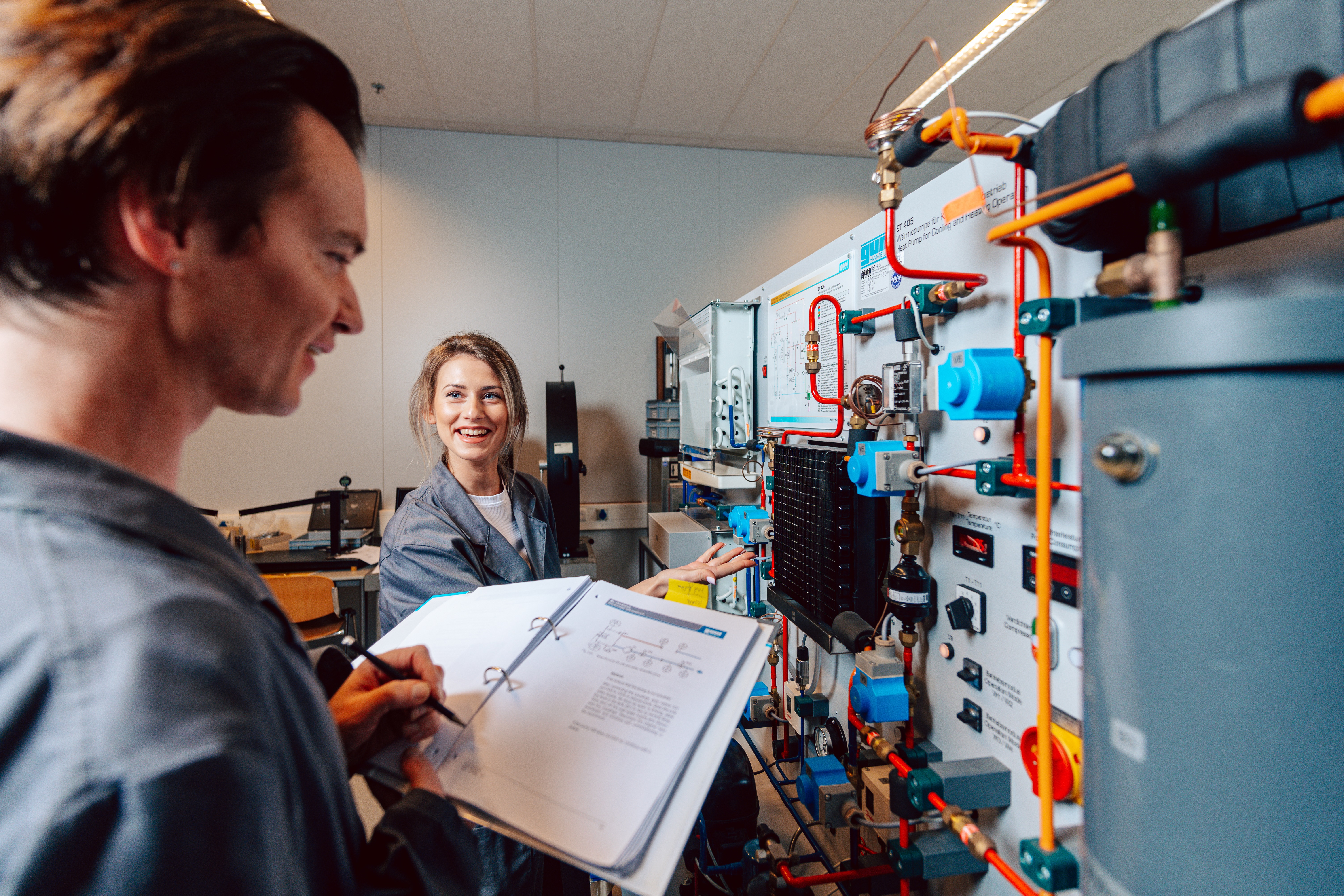 Werktuigbouwkunde studenten aan het werk met een project