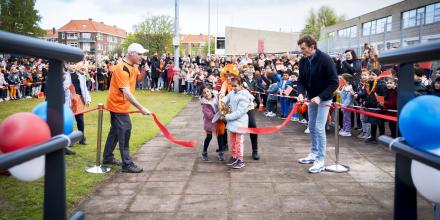 Opening van brug: letterlijk en figuurlijk de verbinding tussen sportieve partijen